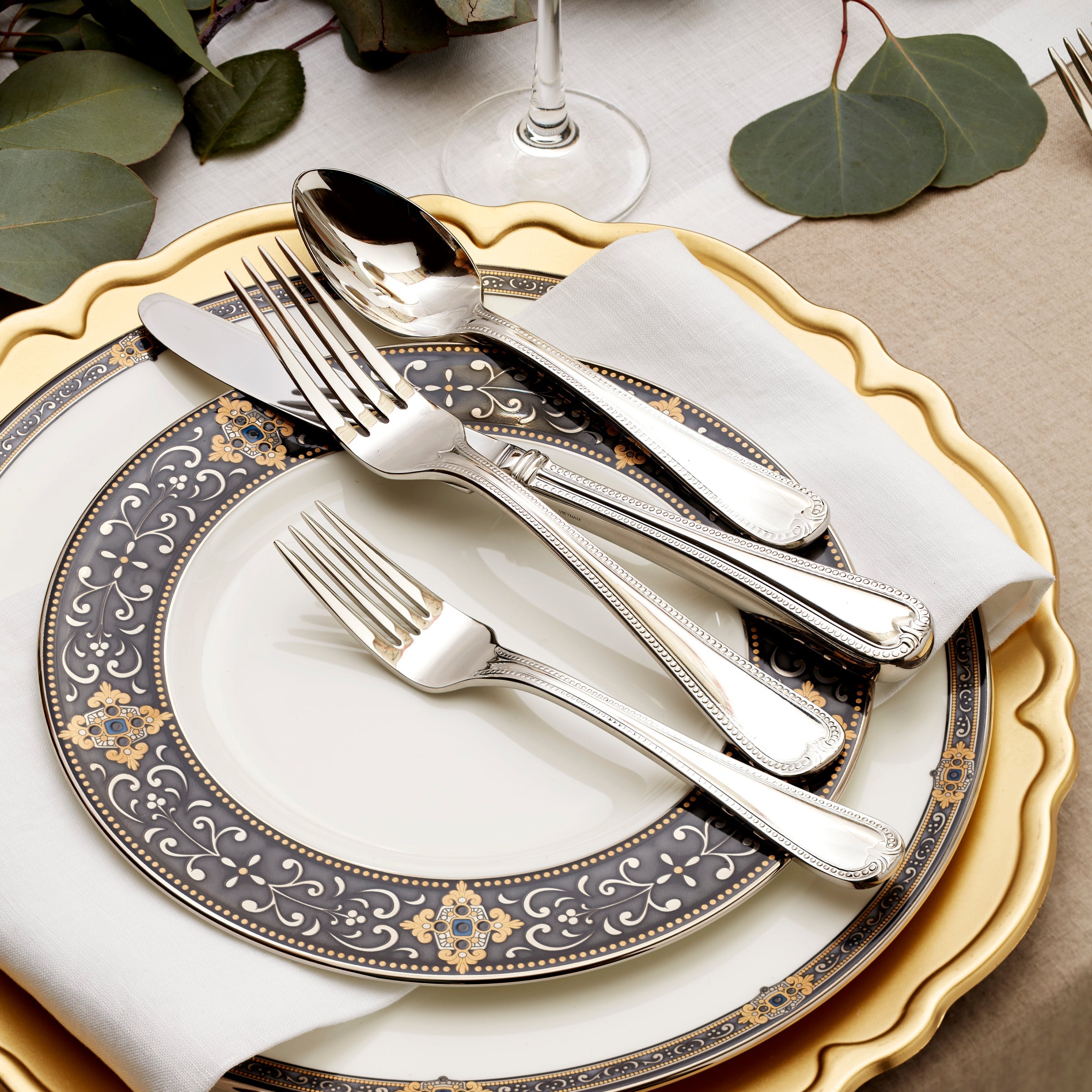 Vintage Jewel 20 Piece Flatware Set