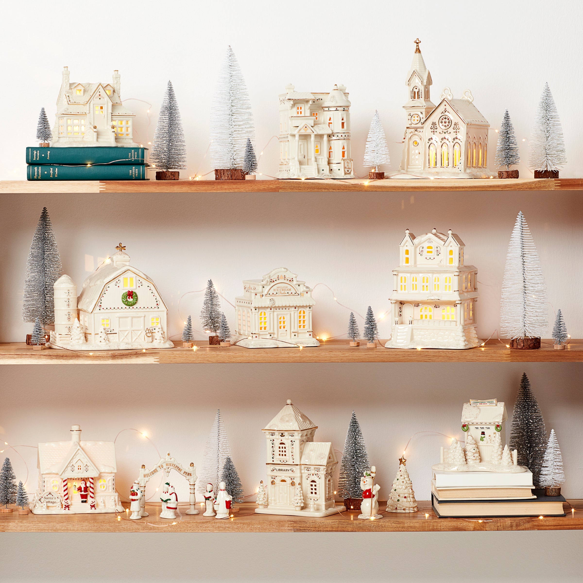 Mistletoe Park Lit Library Figurine