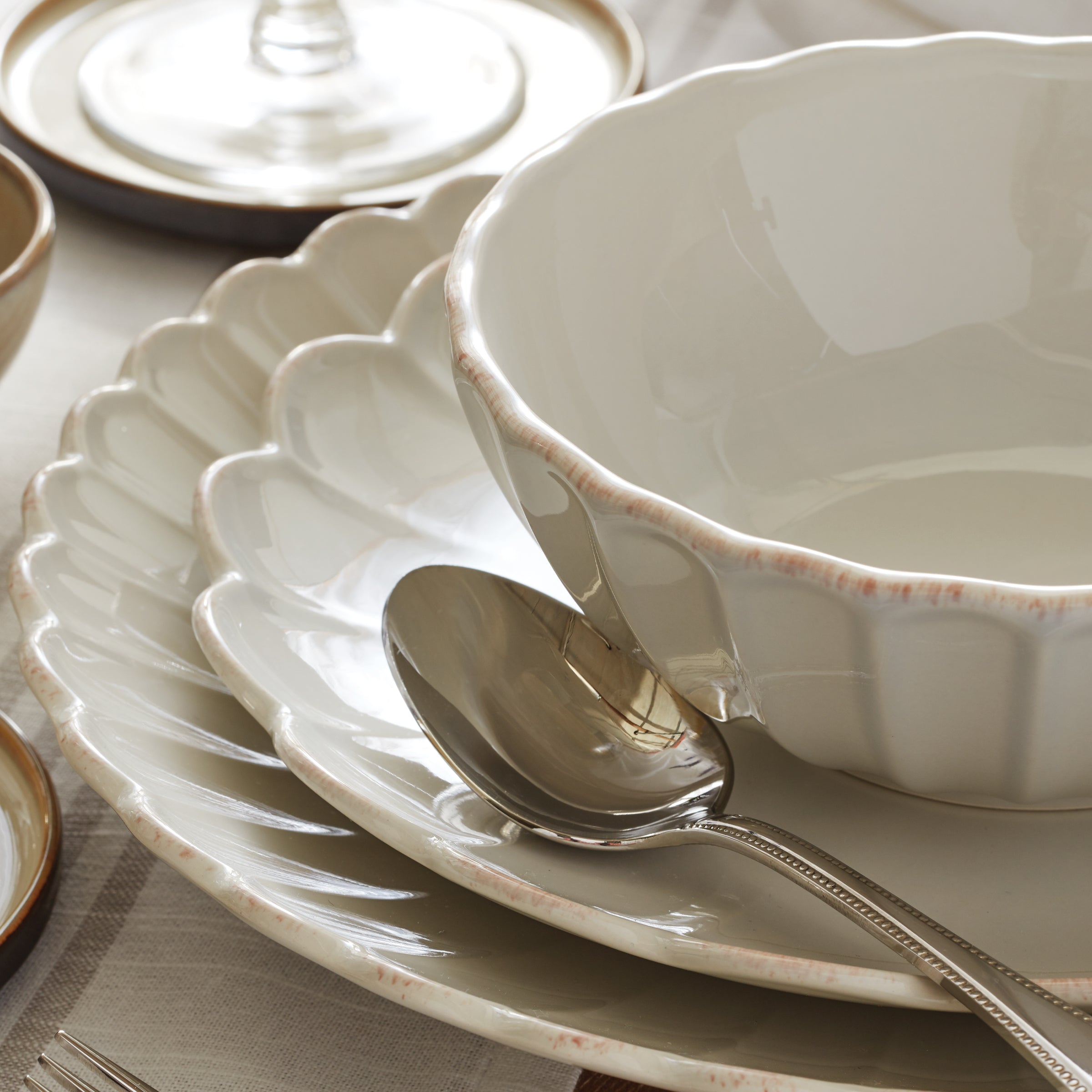 French Perle Scallop Accent Plates - Set of 4